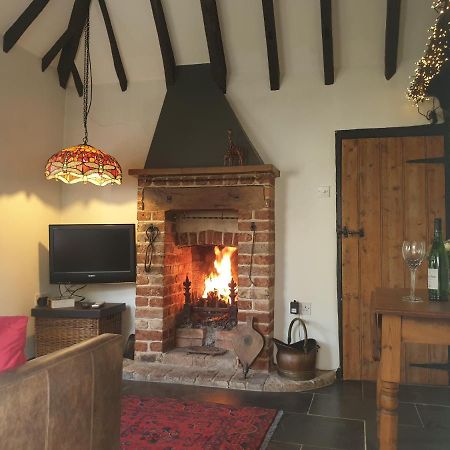 Delightful Cottage On The River Adur Close To Brighton & The Downs No Dogs Sorry Upper Beeding Exterior foto