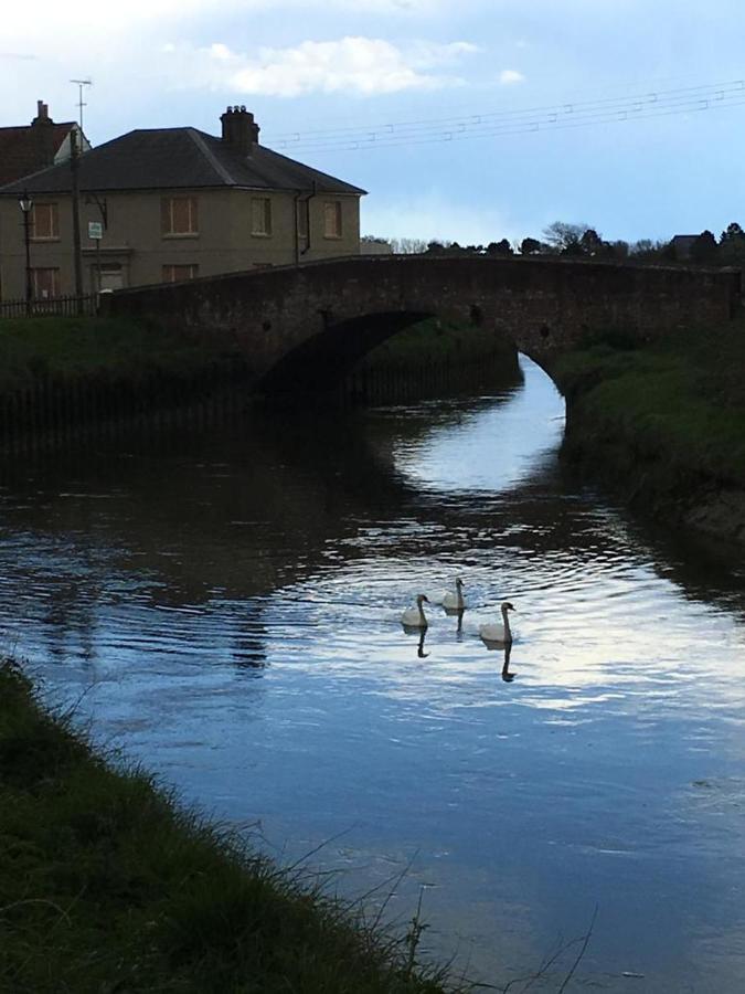 Delightful Cottage On The River Adur Close To Brighton & The Downs No Dogs Sorry Upper Beeding Exterior foto