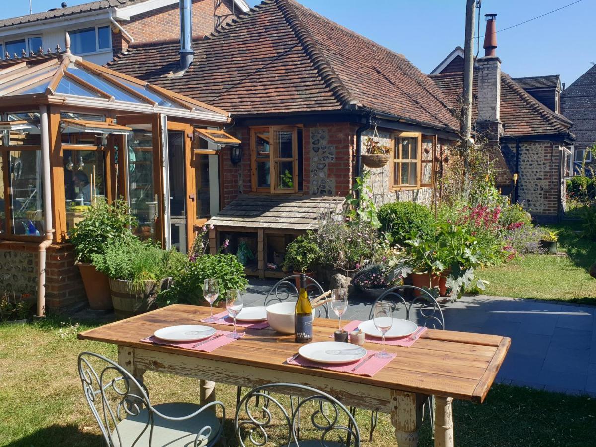 Delightful Cottage On The River Adur Close To Brighton & The Downs No Dogs Sorry Upper Beeding Exterior foto
